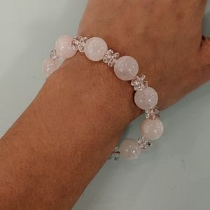 Pink jade beaded bracelet